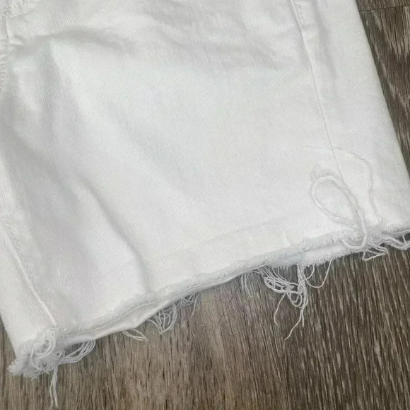 Womens Universal Thread White Shorts - 2/26R - Picture 3 of 8